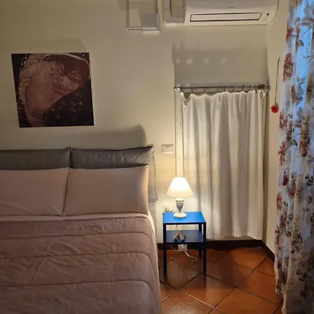 Open Space In Porta Venezia Apartment