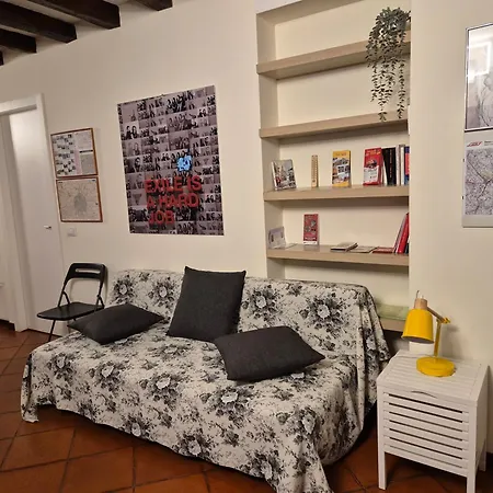 Open Space In Porta Venezia Apartment